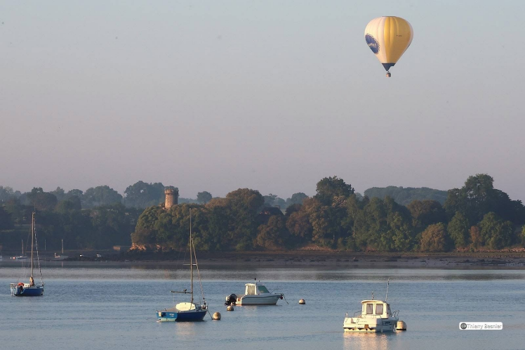 Montgolfière au-dessus de la Rance - vue 2