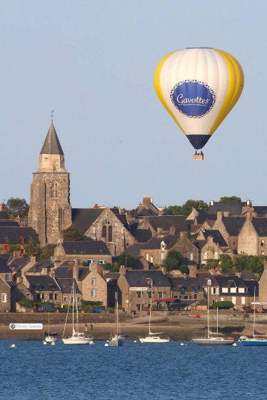 Montgolfière au-dessus de la Rance